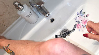 Melissa Johnson Shaving Her Granny Legs
