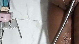 Sucking a Big Dick in the Shower, I Got Really Excited and Asked Him to Fuck Me.
