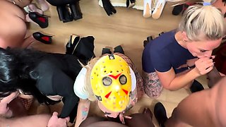 Amateur MILF does 69 on sex tape