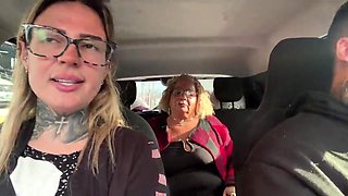 Chamamos a senhora de 63 anos que estava na buscando aposentadoria!Ela aceitou a foder gostoso vovó safada e fogosa soltou leite pelos seus peitos e ficou toda molhada