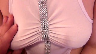 Deutsche Amateur-MILF wird von ihrem Mann gefingert