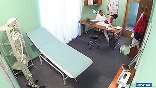 Doctor shoves his long penis in Anabelle Sonic's shaved pussy