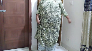 Fuck Arabian Stepmom's Friend in The Bathroom when She Visited My House