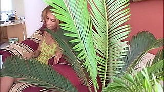 Solo Pee Girls Simona the Sexy Pee Girl