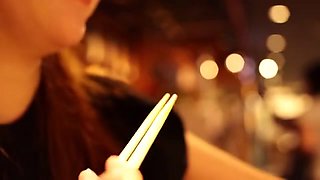 色気溢れる美人妻が手マンで濡れまくり大開脚で感じまくる