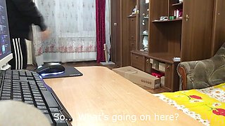 Tinder Date Fixes Computer With Amateur Passion