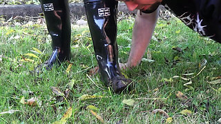 Using a Stranger to Clean Her Muddy Boots