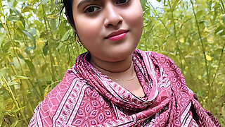 Video of Fucking a Beautiful Desi Girl While Eating Jute