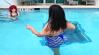 Ginger Rae xoxo - Ignored By A Pool In Miami - Ignore and