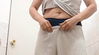 HOUSEWIFE SHOWS OFF HER PANTIES AND BEAUTIFUL ASS