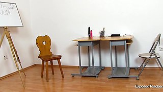 Darkhaired babe hot kinky solo