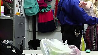 Beautiful American blonde gets her mouth utter in a filthy