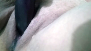 Sexy Filipina MILF Enjoying Her Eggplant