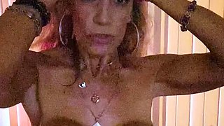 Big boob brunette masturbates on webcam