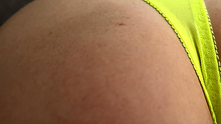 Stepdaughter Seduction Catwalk: Ass Clenching for Stepdaddy