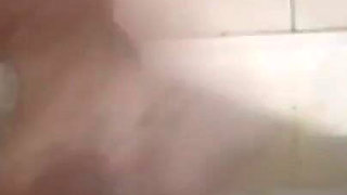 Orgassmuss in the Shower