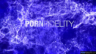 Horny MILF Cougar Harlowe Wilde Creampied