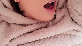 Amateur Webcam Teen Masturbates And Teases