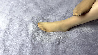 Secretary in Nylon Pantyhose Loves Her Long Legs