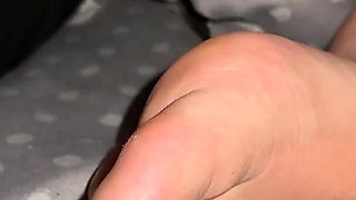 Cumming on My Sole While I Ignor Him