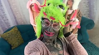 Tattooed Monster Girl Stretches on Massive Dildo