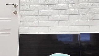 Flexy Yoga Flow in Tight Blue Leggings