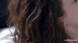 Leanne Lace Awakens Morning Desire in Lesbian Embrace