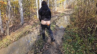 MissPopas Big-Butt Ass Flashes on Autumn Walk