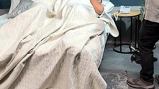 Behind the Scenes! I Share a Bed with My Stepmother and End up Penetrating Her Hard