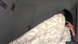La mujer ARABE  de mi hermano es una guarra! aprovecha que no esta y me corro dentro de su coño - HIBA HAKIMI  - Yeri blue