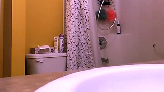 Peeping at ay tattooed chubby busty stepsister