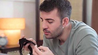 Geisha Kyd Super Sexy Roommate Wants Free Use and No Condom Hot Sex