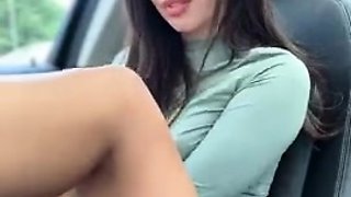 Les amateurs fingering pussy outdoors on soccer field