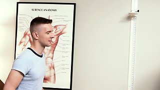 Twunk Get His Hole Bred by Hung Doctor