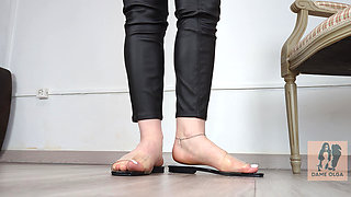 (697) Shoe Collection: Clear Pvc Flat Slides - Dame Olga (4k)
