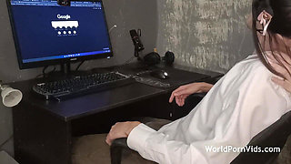A Young Preggo Interrupts Her Hubby Working and Gives Him a Blowjob with a Happy Ending in Her Mouth