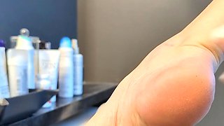 Amateur Foot Fetish Girlfriend Sucks and gives a Footjob