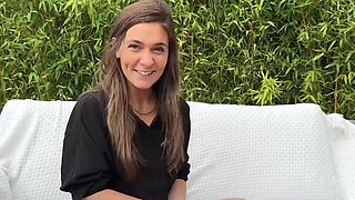 Giulia, 40, wants to practice doubles! - Jacquie et Michel TV