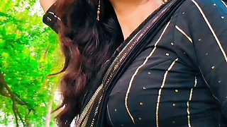 Horny Bengali secretary fucks her boss in Delhi to maintain her sexy figure